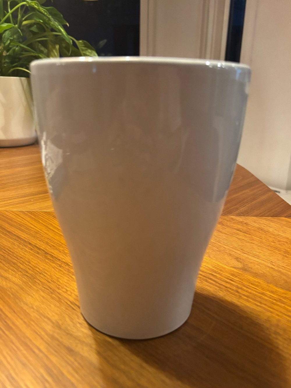 Ceramic planter in white